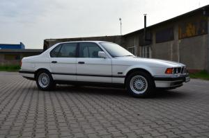 BMW 740i 1992 года  (UK)